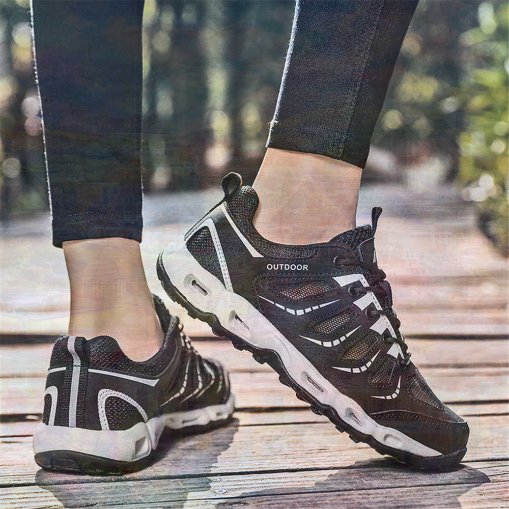 Sumer Round Tip Silver Sneaker - đánh giá và giá Vintage Fashion Collection